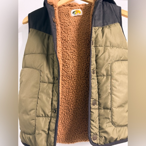 Bass Pro Shops Youth L Hooded Fleece-Lined Vest | Green Black Outdoor - Picture 4 of 16